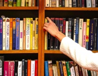 V knižnici nájdeme viac než len knihy. Objavte jej bohatstvo