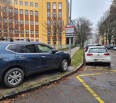 Žiaľ, aj tri mesiace po spustení regulovaného parkovania v pilotnej zóne Nového Mesta stále parkuje v uliciach Tehelného poľa množstvo vodičov bez toho, aby uhradili p…