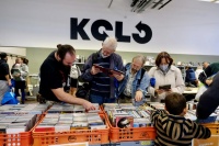 Centrum opätovného použitia vecí - KOLO. Už v prvý deň ho navštívili stovky ľudí.