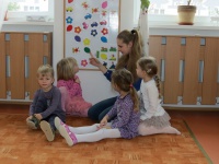 Novomestských škôlkarov učí angličtinu zahraničná stážistka  