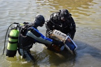 Potápači vyčistili dno Kuchajdy, vylovili historicky najmenej odpadu 